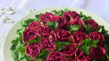 Tidak salad, dan karya! Resep ini sangat indah dan lezat salad "Rose"!