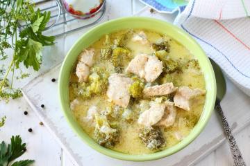 Ayam dengan brokoli dalam slow cooker