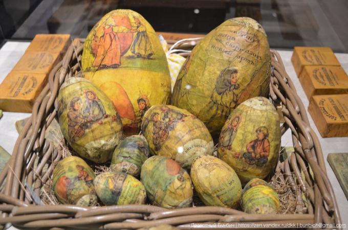 Pra-Revolusi Rusia coklat telur dengan mainan di dalam