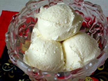 Bagaimana cara membuat homemade yogurt es krim. Hanya dua bahan