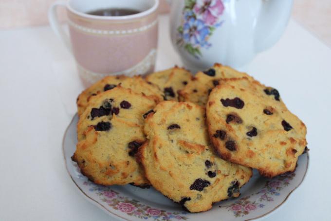 Cookies dengan cokelat dan gula kismis hitam