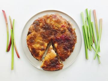Pie "dalam keluar", yang populer di Perancis. Resep tatena tart dengan kelembak