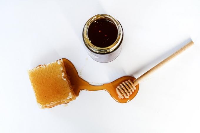 madu segar mengandung lebih dari 20% dari cairan