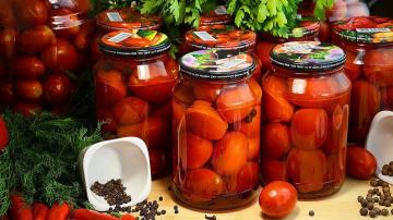 Tomat untuk musim dingin "Sayang" tanpa sterilisasi