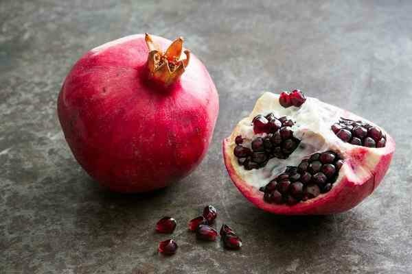 Baik bijinya maupun kulitnya berguna dalam buah delima (Foto: simplyrecipes.com)