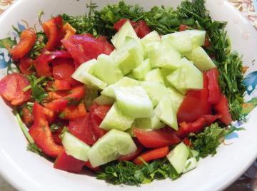 Salad menyegarkan dengan efek antiparasit