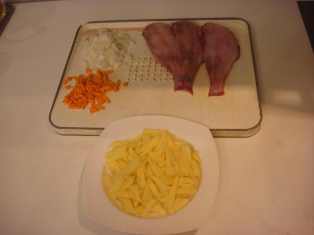 Gambar yang diambil oleh penulis (ikan siap, kentang, bawang, wortel)