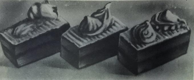 Cake "Sponge dengan krim protein." Foto dari buku "Produksi kue-kue dan kue," 1976 