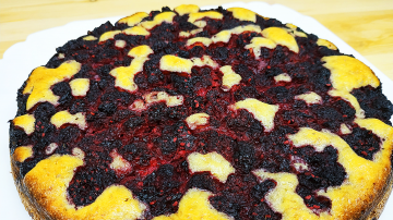 Raspberry dan pie pisang untuk teh