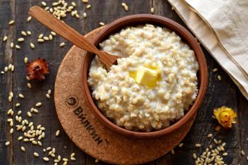 Bubur jelai dengan susu untuk sarapan (jika Anda tidak suka jelai