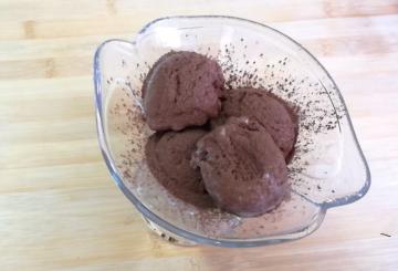 Homemade chocolate ice cream dari 3 produk. Dimasak sangat cepat dan mudah.