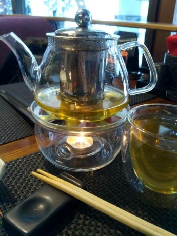 Dan teh hijau tradisional.