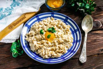 Bubur raksasa dengan susu