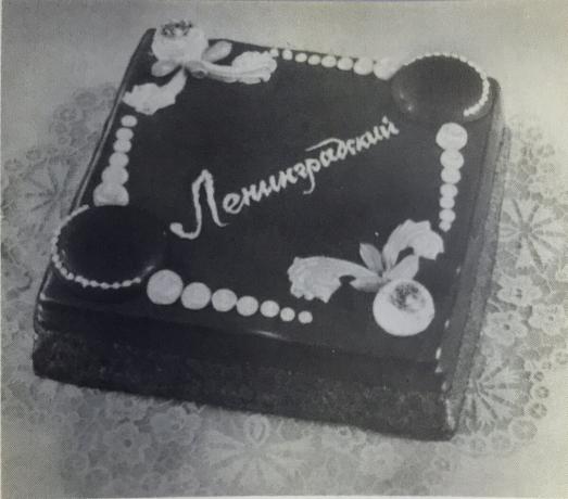 Kue Leningrad. Foto dari buku "Produksi kue dan kue," 1976 