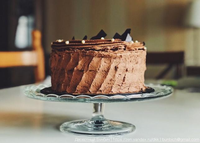 Berikut kue dapat dibuat dari cokelat sponge cake dengan krim cokelat