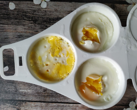 Bentuk untuk memasak telur di microwave, harga 200 rubel. Foto - Yandex. gambar