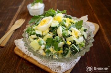 Kacang hijau, telur dan salad mentimun