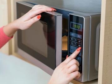 Rahasia peluang microwave: hack kehidupan rumah tangga, yang akan menghemat banyak waktu