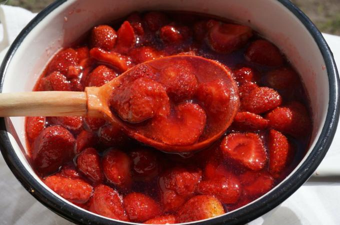 selai strawberry dengan kemangi. Foto - Yandex. gambar
