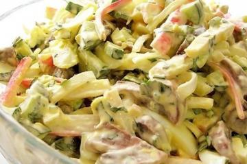 Salad "Alenka" dengan kepiting tongkat dan jamur. Sangat lezat!