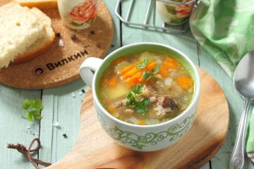 Sup soba dengan daging sapi