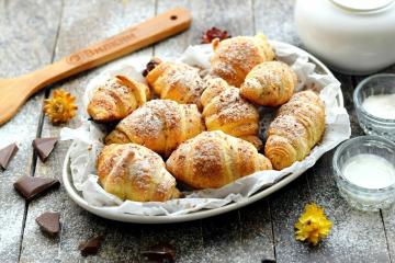 Puff pastry croissant