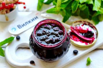 Blueberry jam "Pyatiminutka" untuk musim dingin