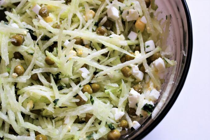 Salad dengan lobak dan kacang hijau