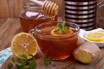 Teh hijau dengan jahe, lemon dan madu