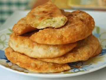 Pasties dengan kentang dan keju. Sekarang ini adalah resep favorit saya