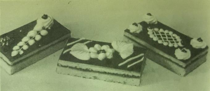 Kue "Leningrad jelly dengan krim." Foto dari buku "Produksi kue-kue dan kue," 1976 