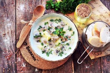 Sup dengan champignon dan keju leleh
