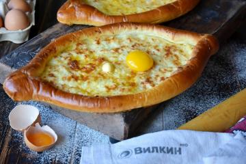 Bagaimana saya memasak khachapuri gaya Adjarian: kekuatan masakan Georgia membuat saya terkesan