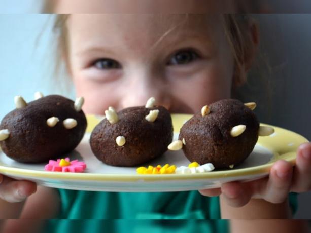 Kentang kue batu bersama-sama anak. Foto - Yandex. gambar