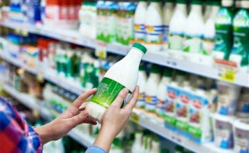 Bagaimana penjual susu menipu kami: apa yang dapat ditemukan dalam komposisi