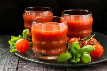 Jus tomat: membersihkan pembuluh darah dan hati, menguatkan tulang, kolesterol menurunkan dan melindungi terhadap kanker