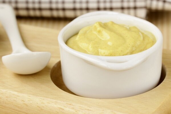 Saus mustard krim asam akan melengkapi salad sayuran dan hidangan ayam (Foto: Pixabay.com)