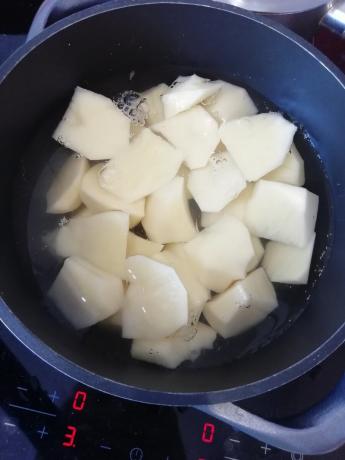 Seperti yang saya cepat memasak kentang untuk kentang tumbuk. Hanya 15 menit dan Anda sudah selesai