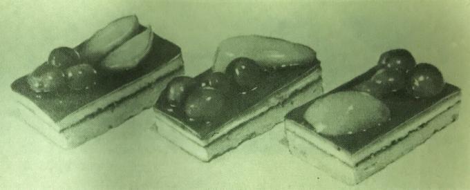 Cake "Leningrad dengan buah." Foto dari buku "Produksi kue-kue dan kue," 1976 