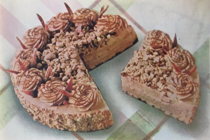 "Olimpiade" kue. Foto dari buku "Produksi kue-kue dan kue," 1976