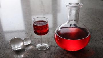 Liqueur cranberry Buah dengan vodka atau alkohol