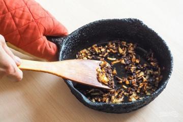 Mengapa makanan tongkat ke dalam panci, dan bagaimana untuk menghindarinya