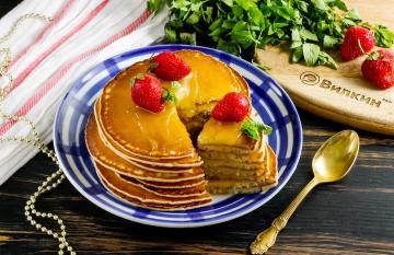 Pancake tanpa susu - keluarga Anda pasti akan meminta Anda untuk mengulang resep ini