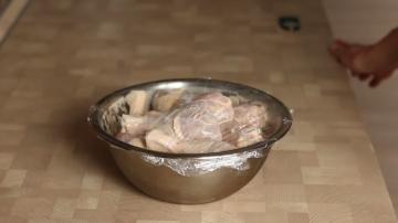 Cara memasak ayam stik drum dengan kerak renyah