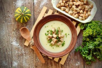 Sup kentang tumbuk dengan crouton