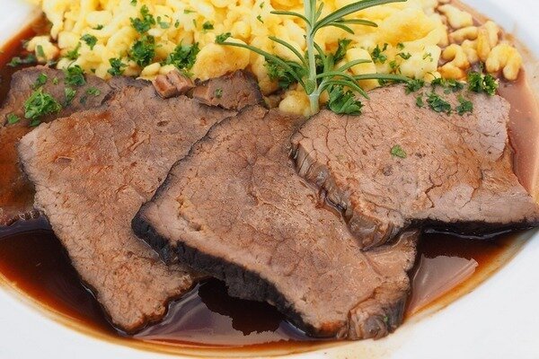Campurkan daging dengan sayuran agar tidak merasa berat setelah makan malam (Foto: Pixabay.com)